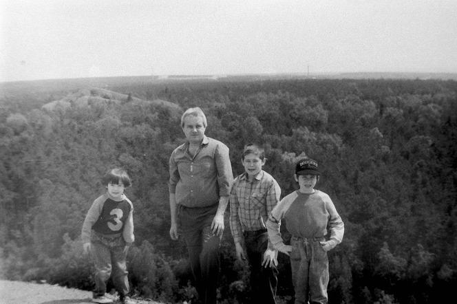 Rodzinny album Bajerów. W tle dawne Starachowice