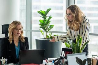 M jak miłość odc. 1735 po wakacjach. Julia (Marta Chodorowska), Sylwia (Hanna Turnau)