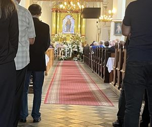 Pogrzeb rodzeństwa w Tuszowie Narodowym. Dominika i Grzegorz zginęli w wypadku. Trafili na pijanego kierowcę lawety