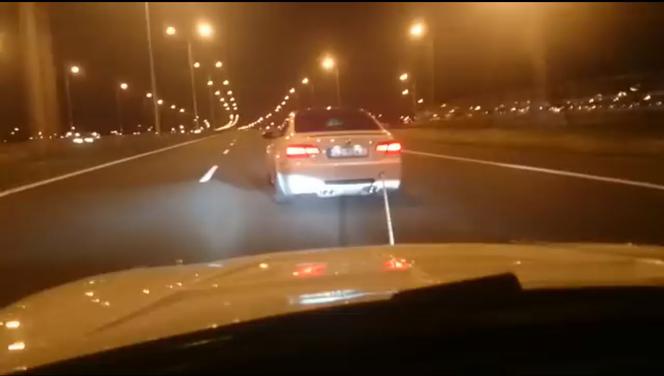 Szaleniec w BMW M3 holował samochód przy prędkości 180 km/h