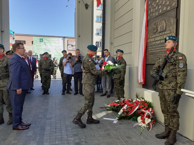 Odsłonięcie tablicy upamiętniającej 100-lecie Cudu nad Wisłą