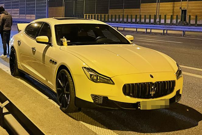 Dostawczak wbił się w piękne maserati