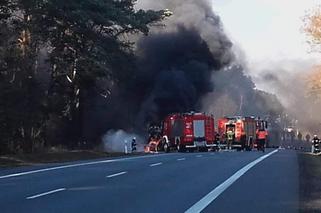 Chciał ukraść auto, społonął pod cysterną