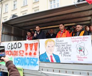 Protest rolników 20 marca przed Lubelskim Urzędem Wojewódzkim w Lublinie