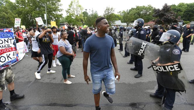Protesty i strzelanina w Detroit