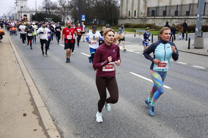 Bieg na Piątkę 2024, Warszawa - zdjęcia. Biegłeś? Szukaj się w galerii!