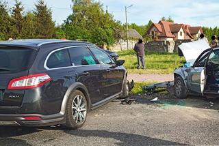 Potworne zderzenie pod Radomiem. Kierowca audi zmarł w szpitalu! [ZDJĘCIA].