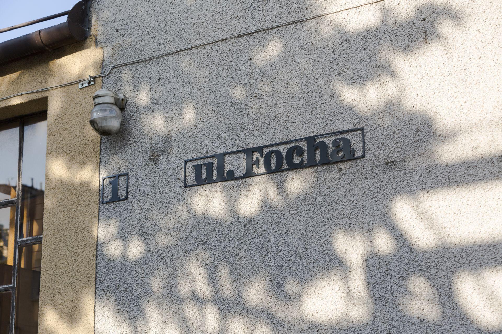 Nowe grafiki z metalu na ścianach gdyńskich budynków