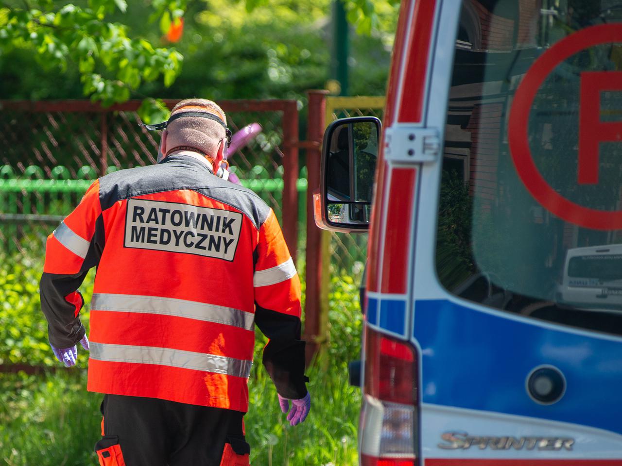 Ratownicy medyczni masowo składają wypowiedzenia albo idą na L4. Walka o podwyżki