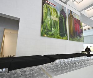 Wanny, buty i manekiny za 851 tys. zł? Ale sztuka! „To jedna z najbardziej wpływowych artystek na świecie”