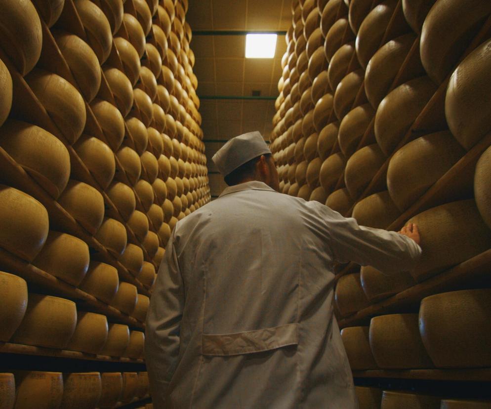 Parmezan zmiażdżył króla serów! 15 tysięcy kawałków sera zabiło biznesmena