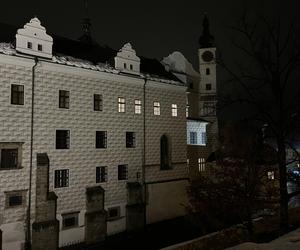 Zamek Pardubice - zdjęcia cennego zabytku Wschodnich Czech. Wnętrza, muzeum, zamek nocą