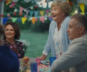 M jak miłość odcinek specjalny 25 lat serialu. Barbara (Teresa Lipowska), Marysia (Małgorzata Pieńkowska), Artur Rogowski (Robert Moskwa)