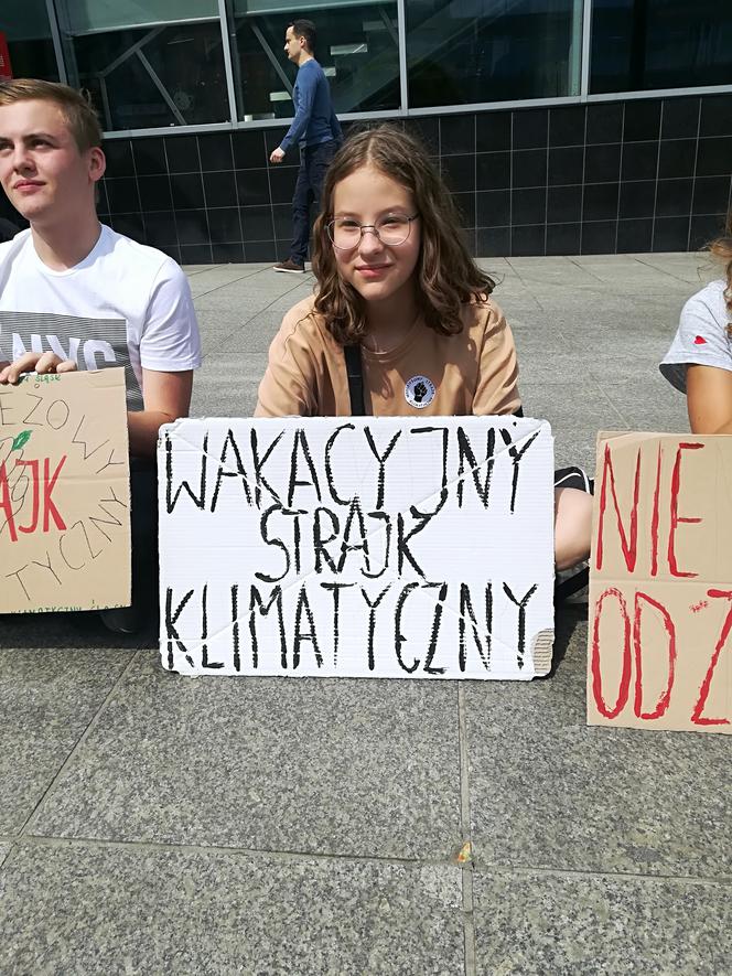 Miał być WIELKI PROTEST! Przyszły... trzy osoby. Porażka strajku klimatycznego