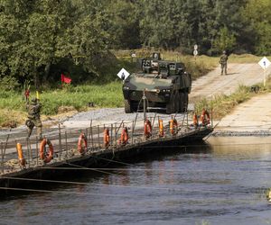 Ćwiczenia Żelazny Obrońca-25. Wojskowa przeprawa przez Narew pod Łomżą ZDJĘCIA