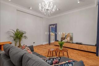 Tak wygląda mieszkanie Filipa Chajzera. Sprzedaje je za ponad 1,6 mln złotych!