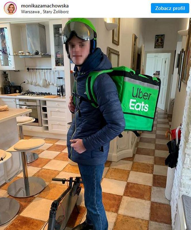 Syn Moniki Zamachowskiej rozwozi jedzenie na pożyczonym rowerze