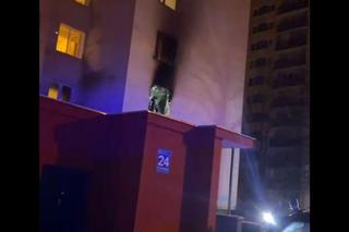 Pożar bloku zabił jedną osobę. Nocna ewakuacja mieszkańców w Stalowej Woli