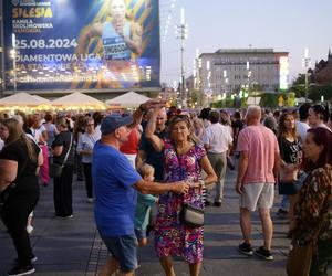 Potańcówka przed Teatrem Śląskim w Katowicach