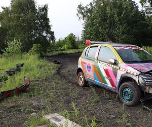  Śląsk: Dramat na Wrak-Race w Gliwicach! Koło uderzyło w kobietę. Lądował śmigłowiec LPR