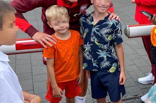 Marcin Mroczek z piłkarzami