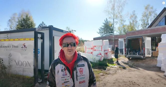 Michał Wiśniewski na budowie swojego domu