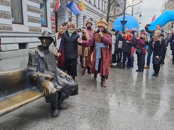 Polonez dla Łodzi. Setki łodzian we wspólnym tańcu [ZDJĘCIA]