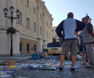 Mydło i powidło na Rynku staroci w Lesznie. Skarby z drugiej ręki 