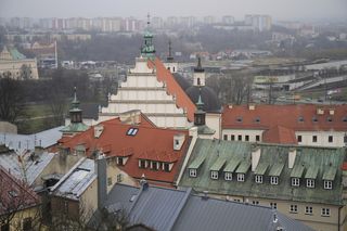 Mglisty Lublin widziany z Wieży Trynitarskiej. Tak wygląda panorama miasta! [ZDJĘCIA]