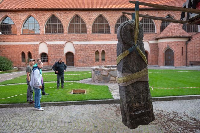 Baba Pruska na zamku w Olsztynie zmieniła miejsce. Teraz widać, że... ma brodę [ZDJĘCIA]