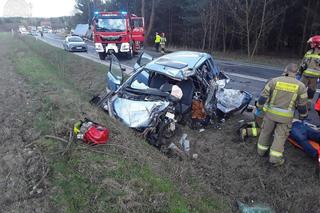 Śmiertelny wypadek pod Piotrkowem Trybunalskim. Kierowca hyundaia zderzył się z tirem