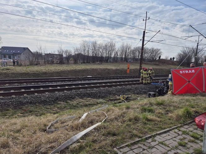 Tragedia na przejeździe kolejowym pod Iławą. Nie żyją dwie osoby