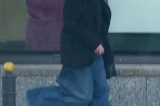 Monika Olejnik przemierza ulice z plastrem na twarzy