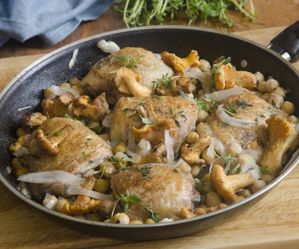 Udka kurczaka w sosie śmietanowym z kurkami