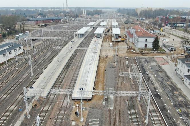 Stacja w Ełku, widok z drona na nowe perony