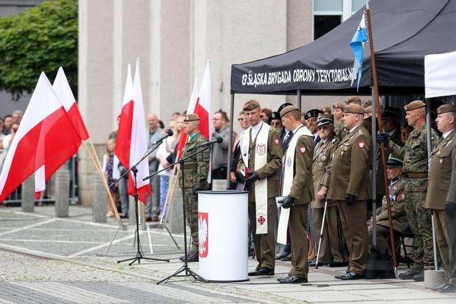 Przysięga wojskowa w Sosnowcu. Żołnierze przedefilowali przez miasto