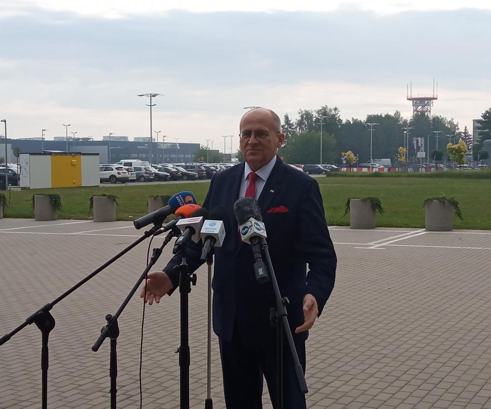 Minister Spraw Zagranicznych po powrocie z Kojowa spotkał się z mediami na lotnisku w Jasionce