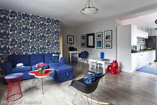 Niebieska sofa narożna do salonu