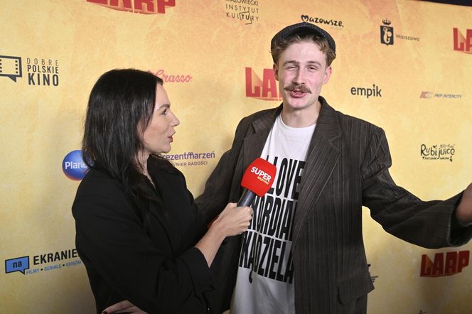 Premiera "LARP. Miłość, trolle i inne questy": Pawł Deląg z partnerką