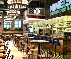 NINE's. Restaurant & Sports Bar: lokal Roberta Lewandowskiego w Browarach Warszawskich