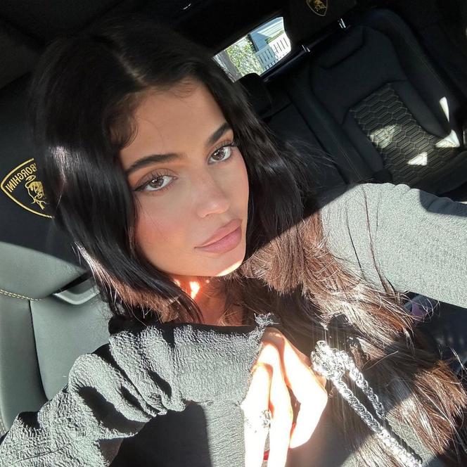 Kylie Jenner przez przypadek pokazała się bez makijażu. Fani w szoku! "Zupełnie inna osoba"