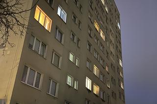 Dramat w Ursusie. Pod blokiem leżały kobiece zwłoki. Co się stało?!