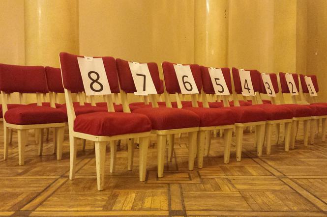 Fotele z sali kongresowej w PKiN