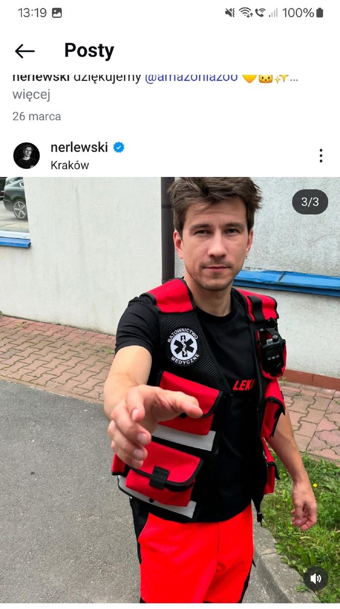 Tomek Jaworski (Piotr Nerlewski) na planie serialu Szpital św. Anny