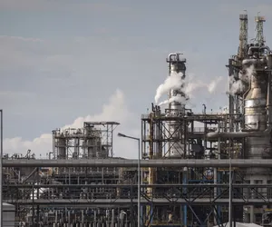 39-latek zginął w Orlenie w Płocku. Nie miał żadnych szans. Czy on i jego kolega mieli odpowiednie uprawnienia?