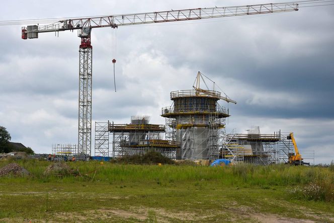 Postępy w budowie 60-metrowego pomnika Matki Boskiej w Konotopiu