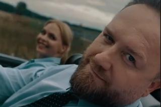 Przyjaciółki 22 sezon na planie. Anka (Magdalena Stużyńska), Paweł (Bartek Kasprzykowski)