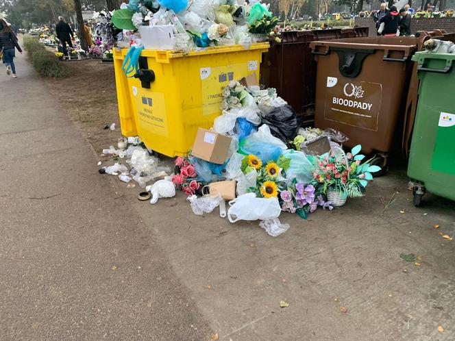 kontenery były wypełnione po brzegi