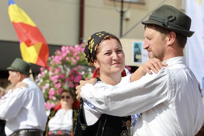 Rozpoczął się 60. jubileuszowy Tydzień Kultury Beskidzkiej. Przyjechało 20 zespołów z całego świata ZDJĘCIA, PROGRAM
