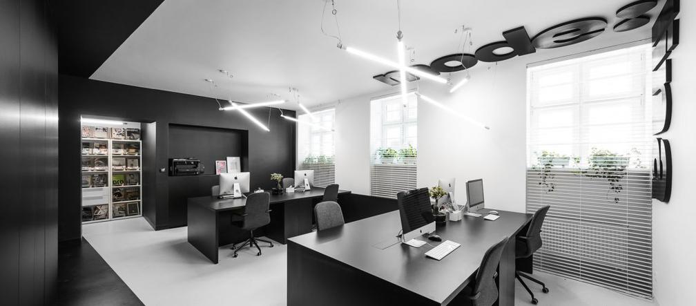 Minimalistyczny projekt biura 